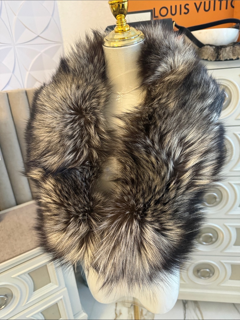 Saga fox fur silver fox collar